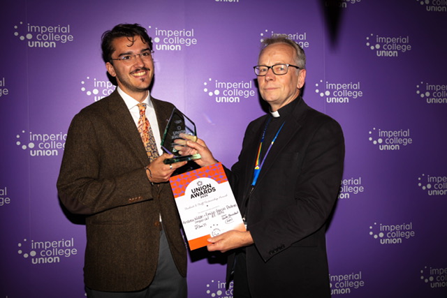 Emilio Garcia Padron receiving the Imperial College Union Award